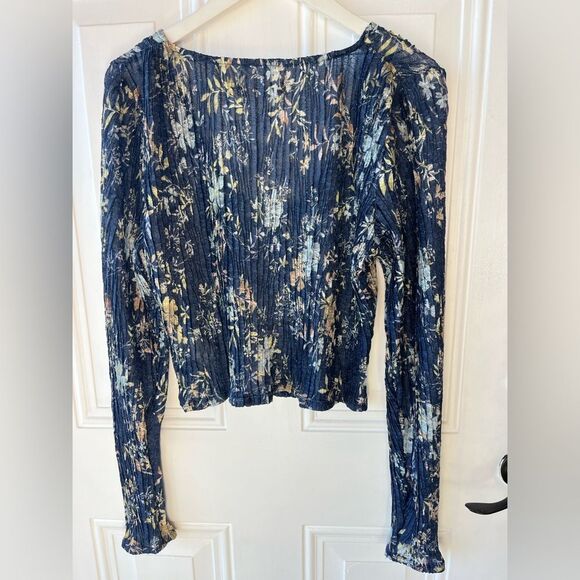 Nwt free people we the free Angelina blue printed scrunchie long sleeve crop top - Picture 6 of 6
